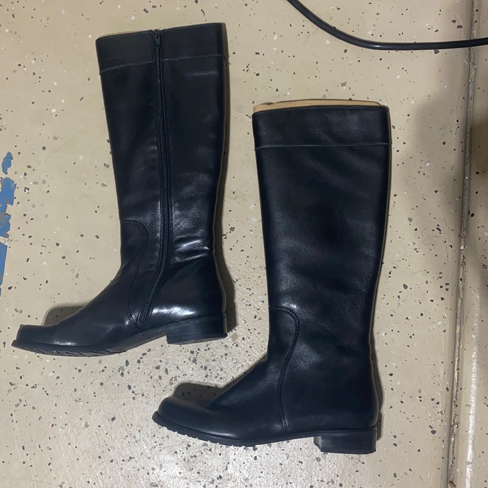 Like new with box Stuart Weitzman Napa black boots